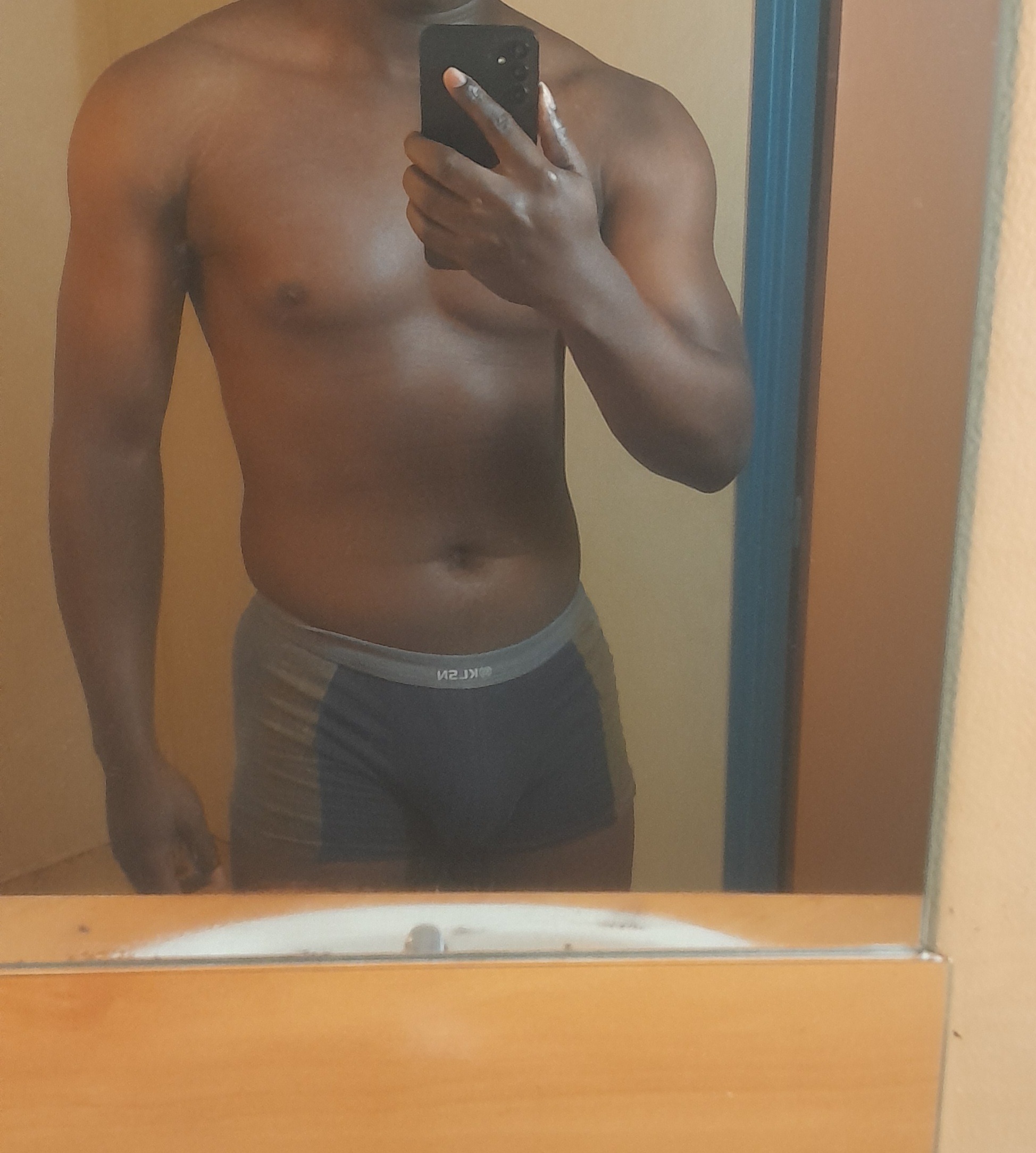 Profil de El-amine, 20 ans, Rencontre Mature à Tugaske