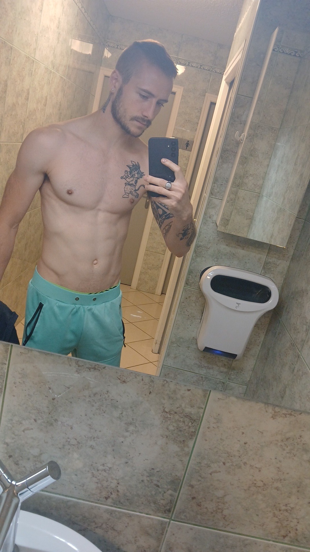 Profil de Philogene, 26 ans, Rencontre Mature à Alexandra